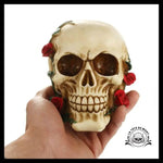 Sculpture Tête de Mort Crâne Roses Rouges Grimpantes
